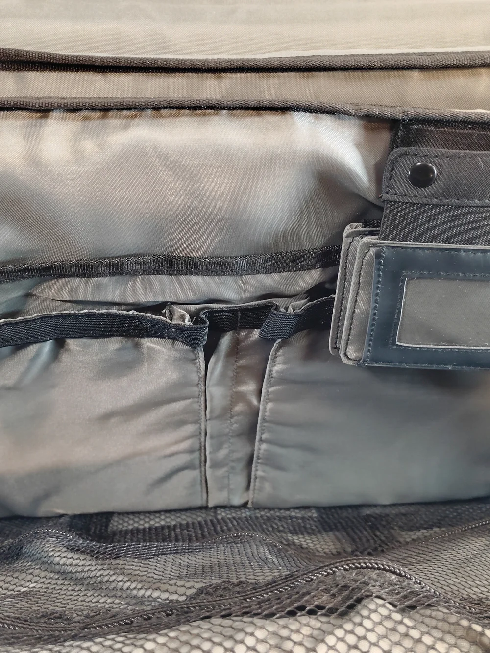 Ne Belkin Black and Gray Laptop Messenger Bag